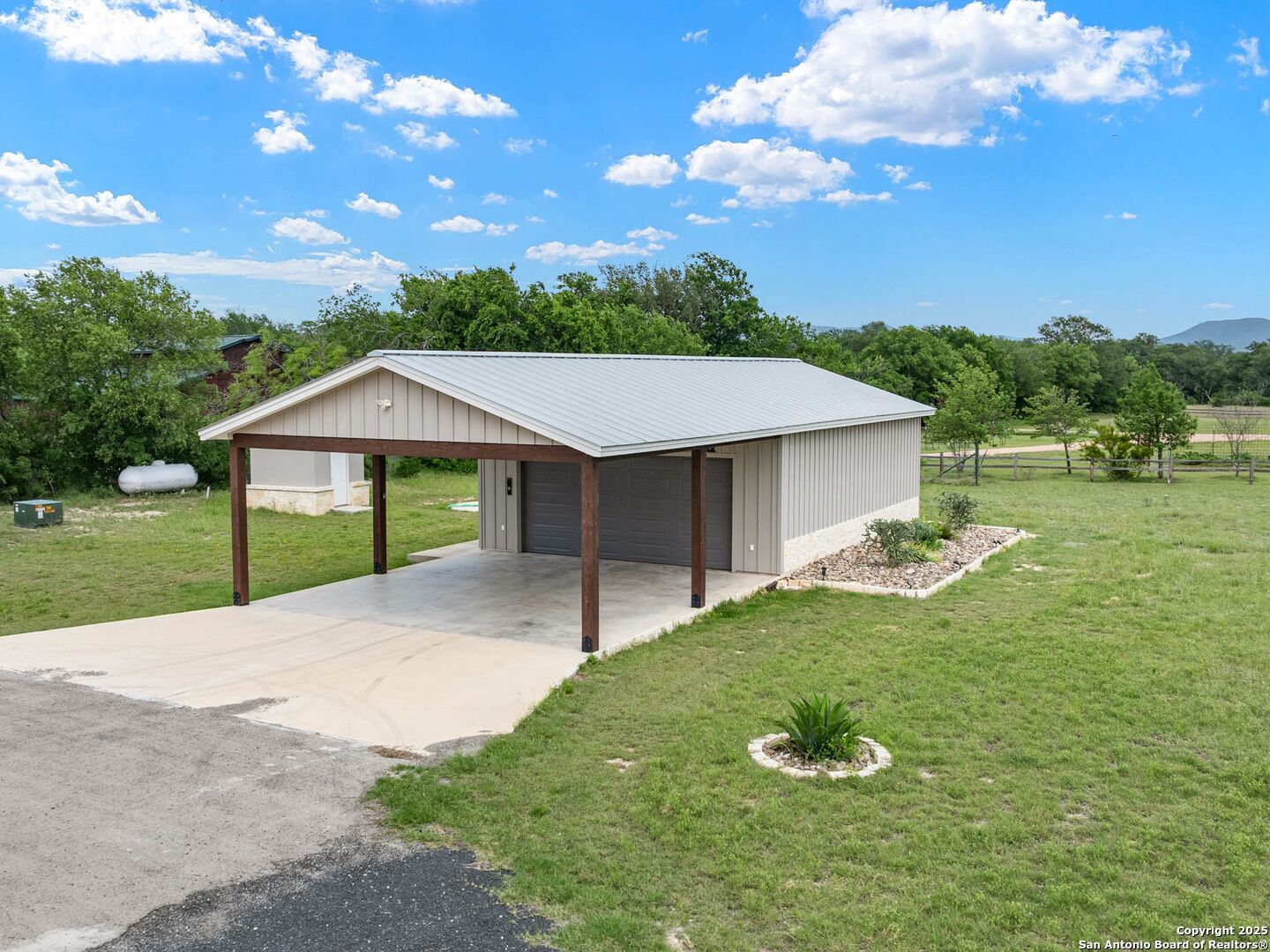main property photo 50