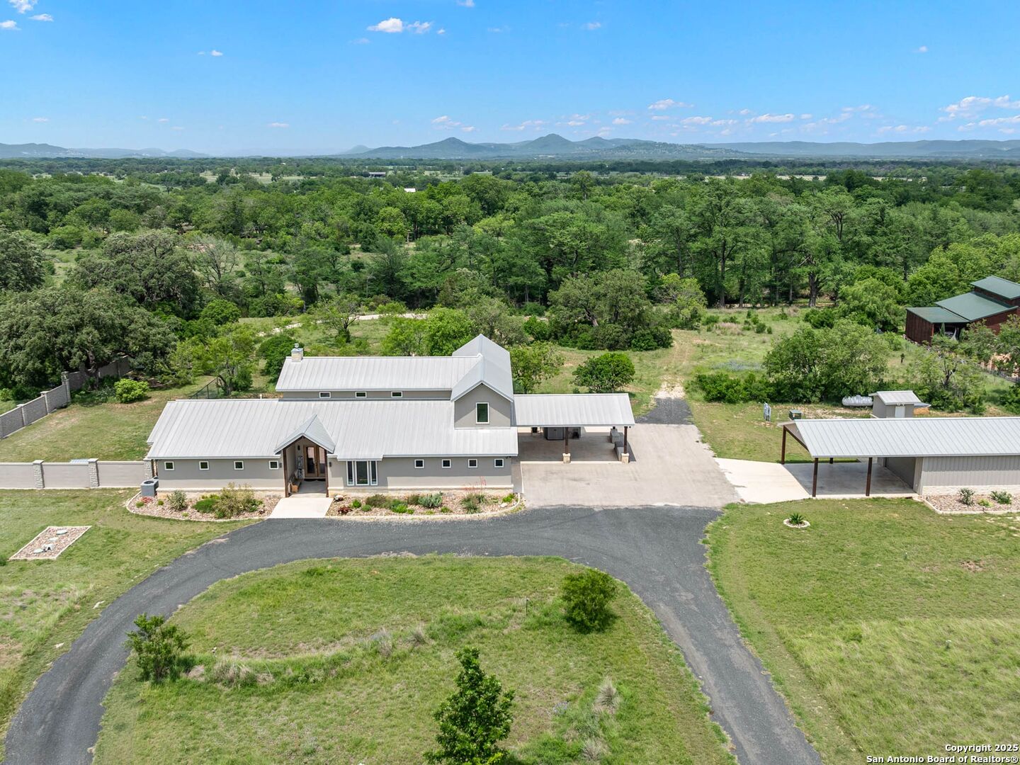 main property photo 7