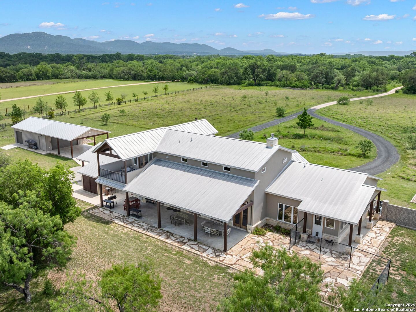main property photo 9