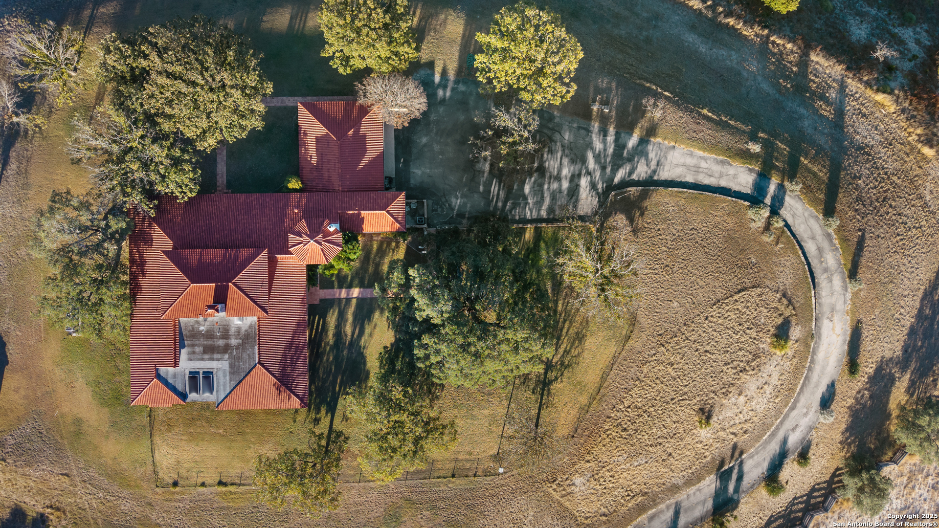 main property photo 10