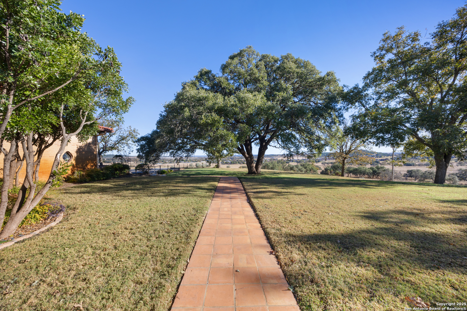 main property photo 11