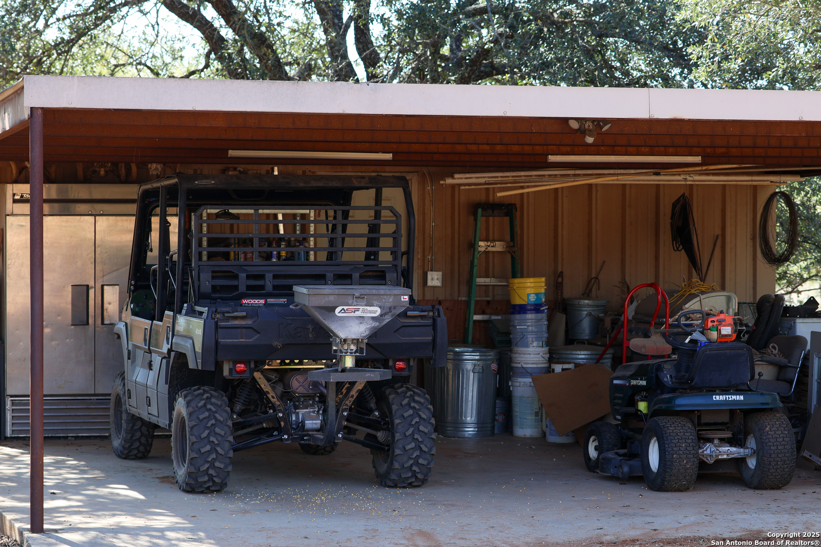 main property photo 9