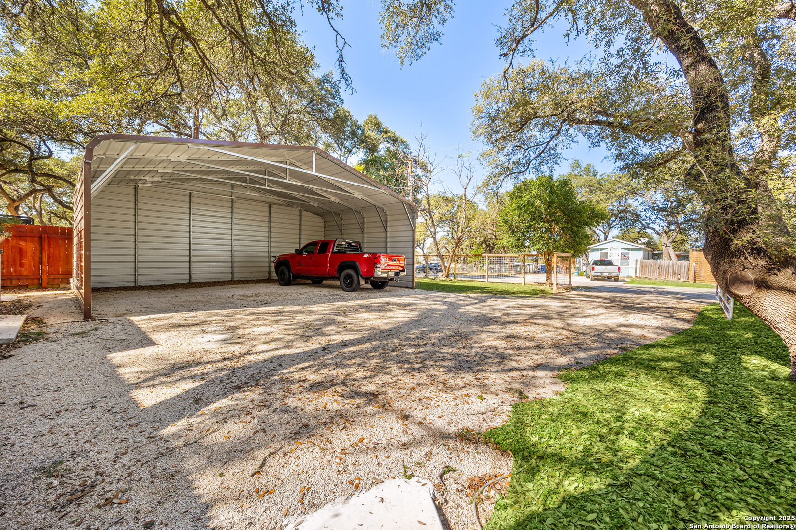 main property photo 28