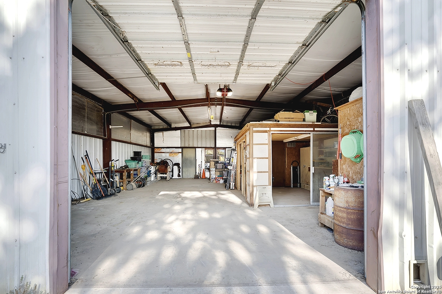 main property photo 23