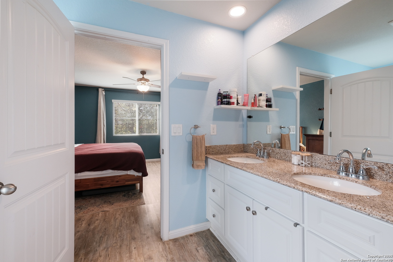 property viewer photo 13