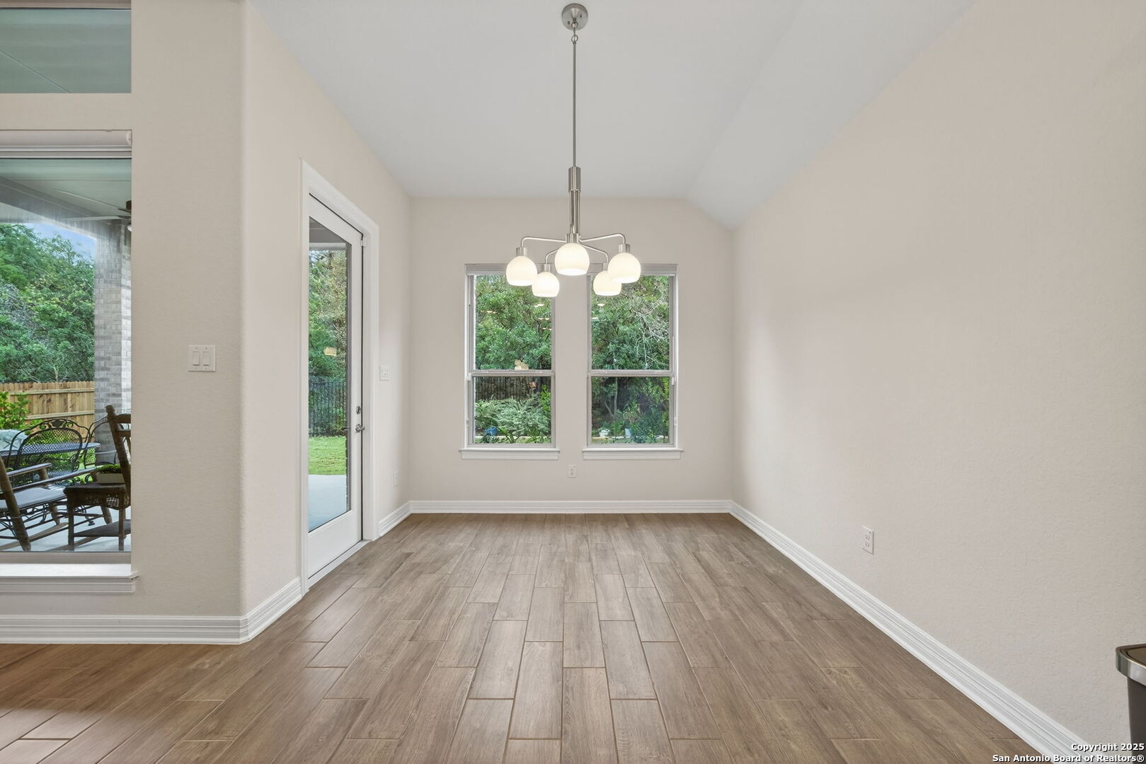 property viewer photo 13