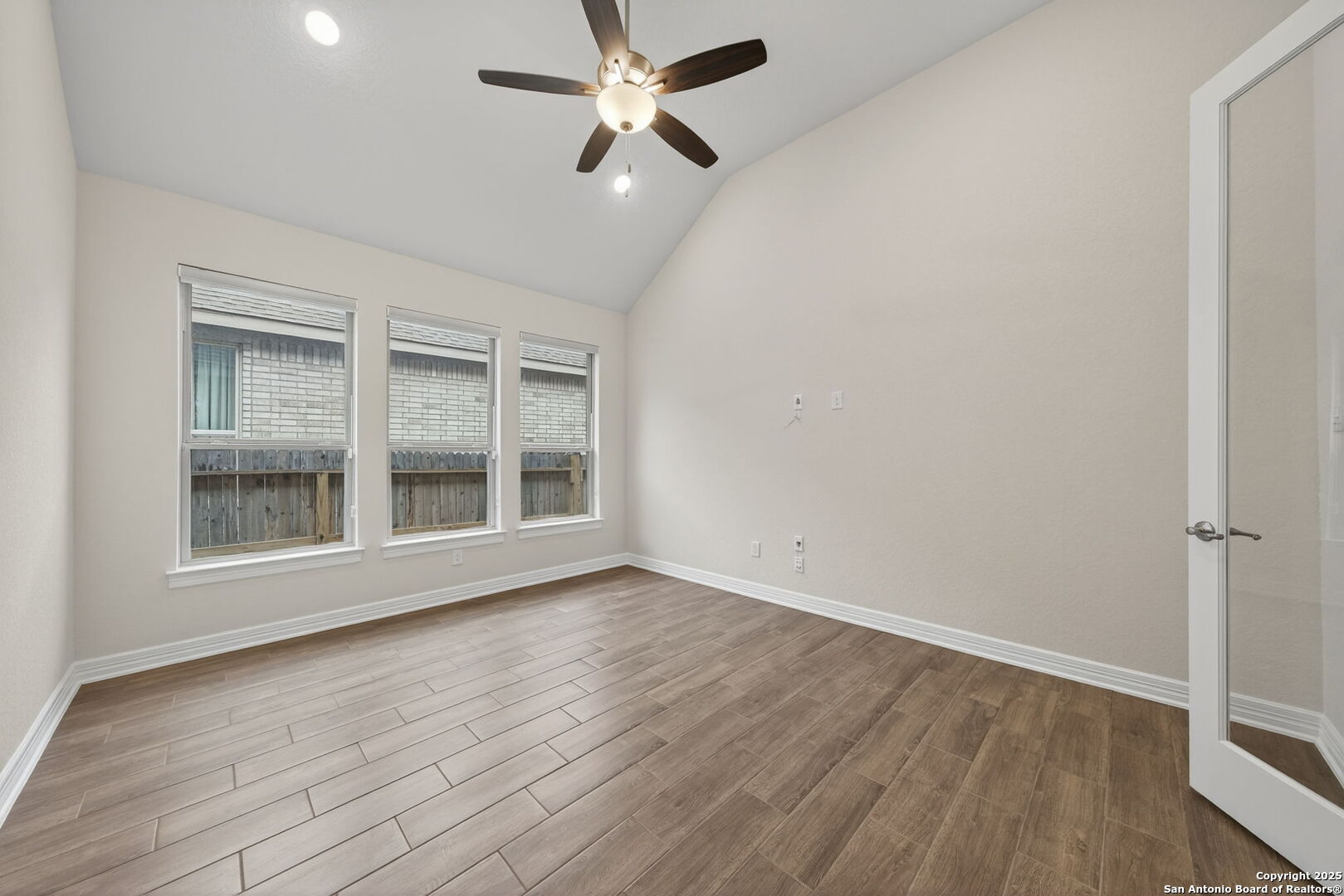 property viewer photo 14