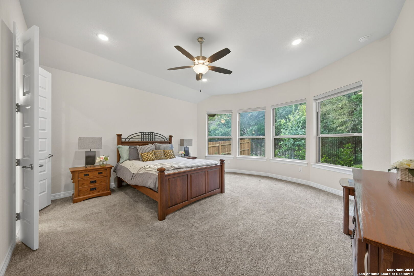 property viewer photo 16