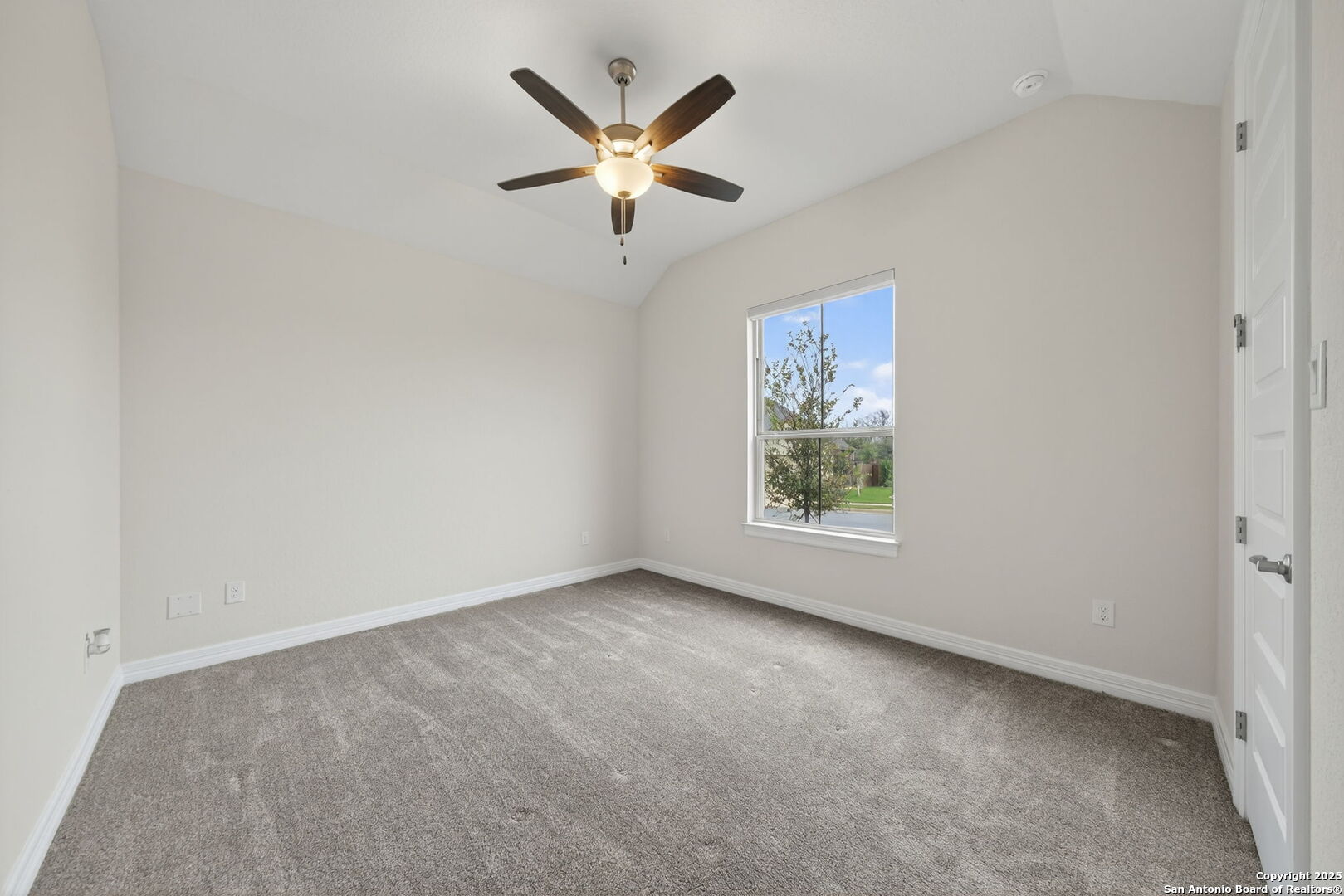 property viewer photo 22
