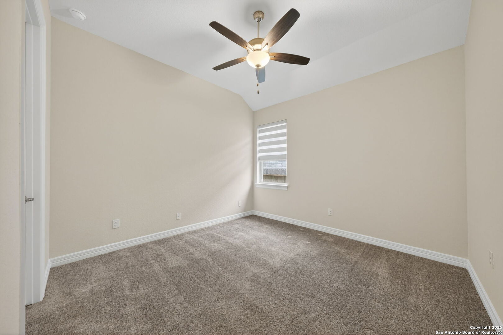 property viewer photo 23