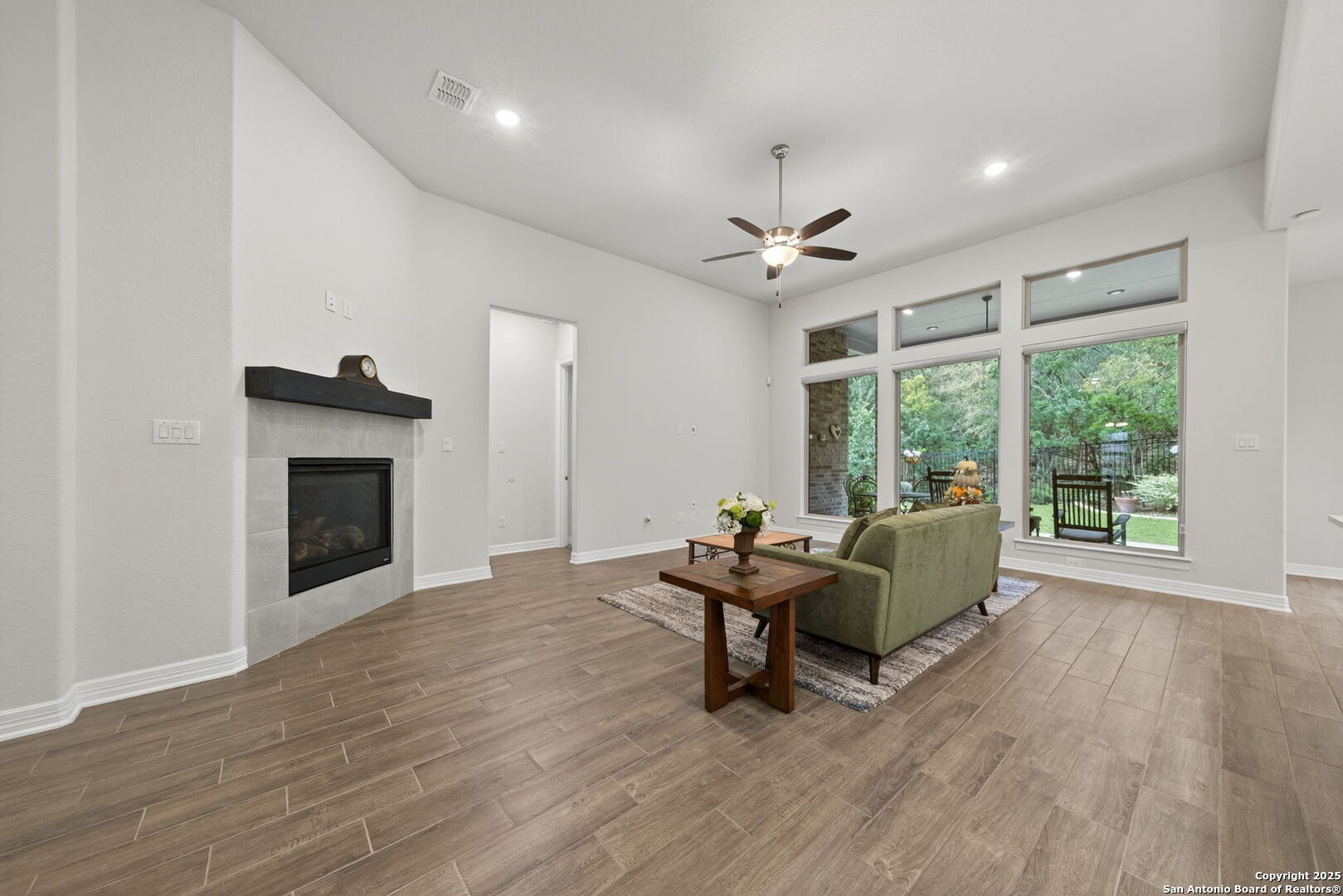 property viewer photo 5