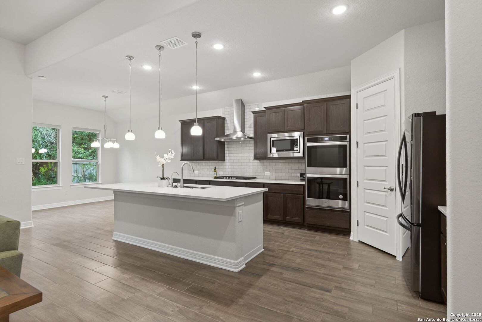 property viewer photo 9