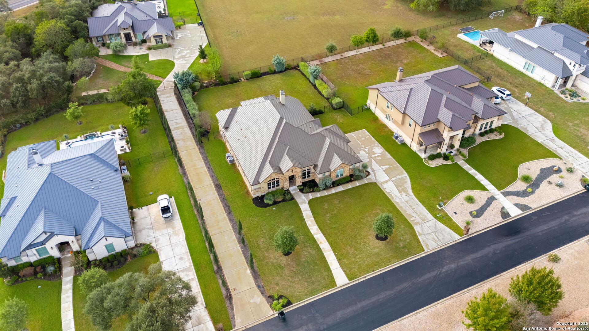 main property photo 33