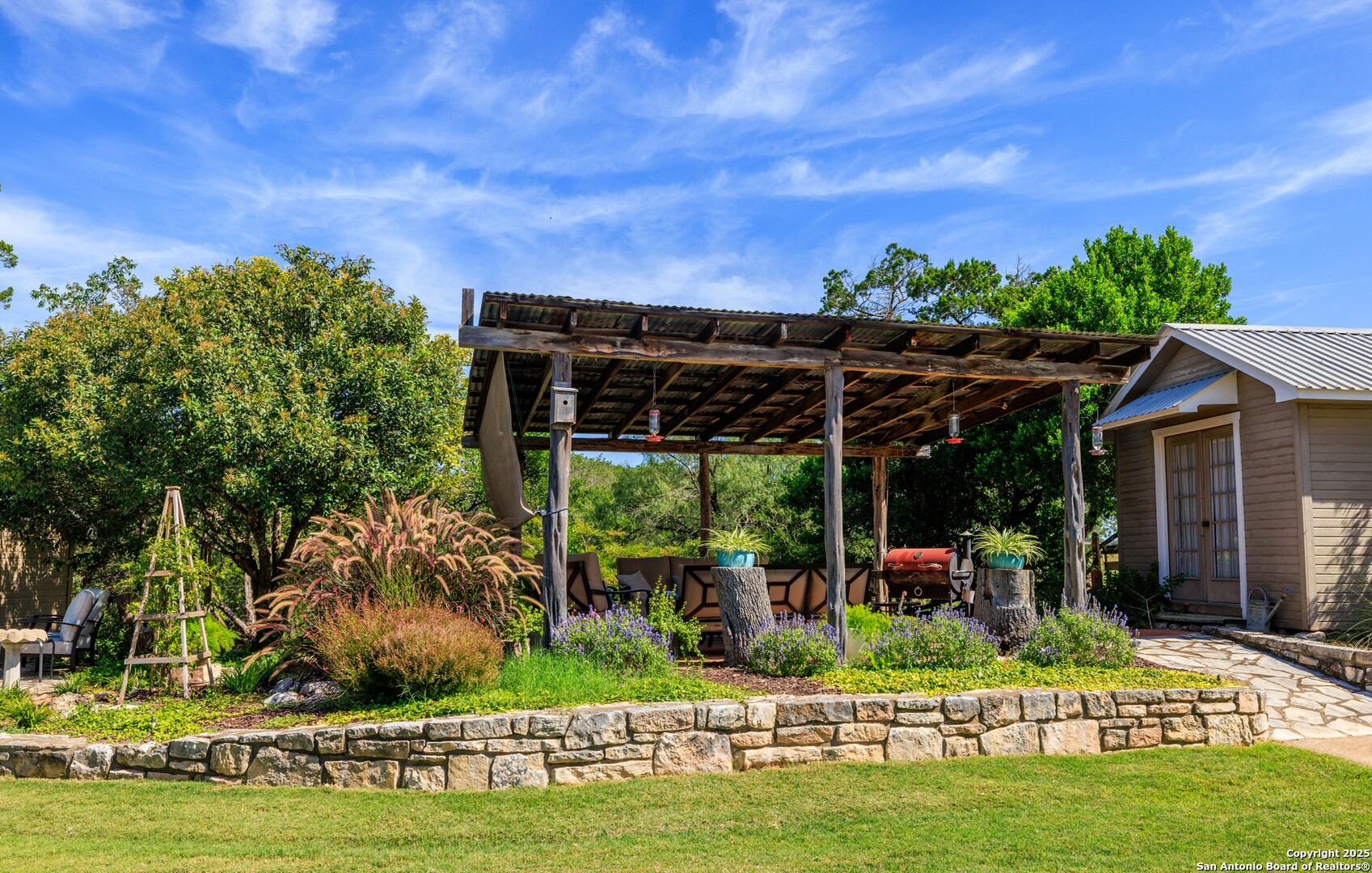main property photo 25