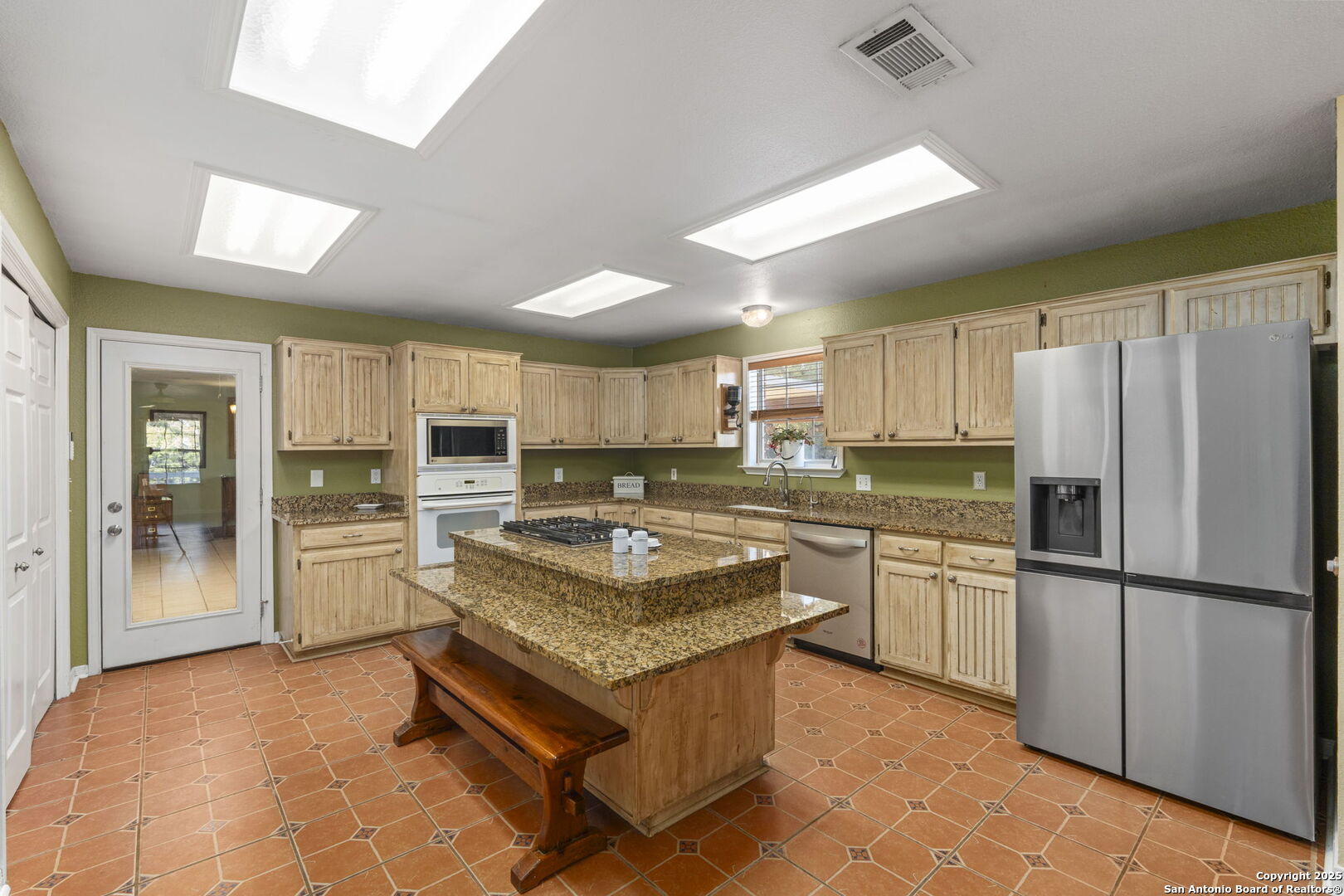 main property photo 16