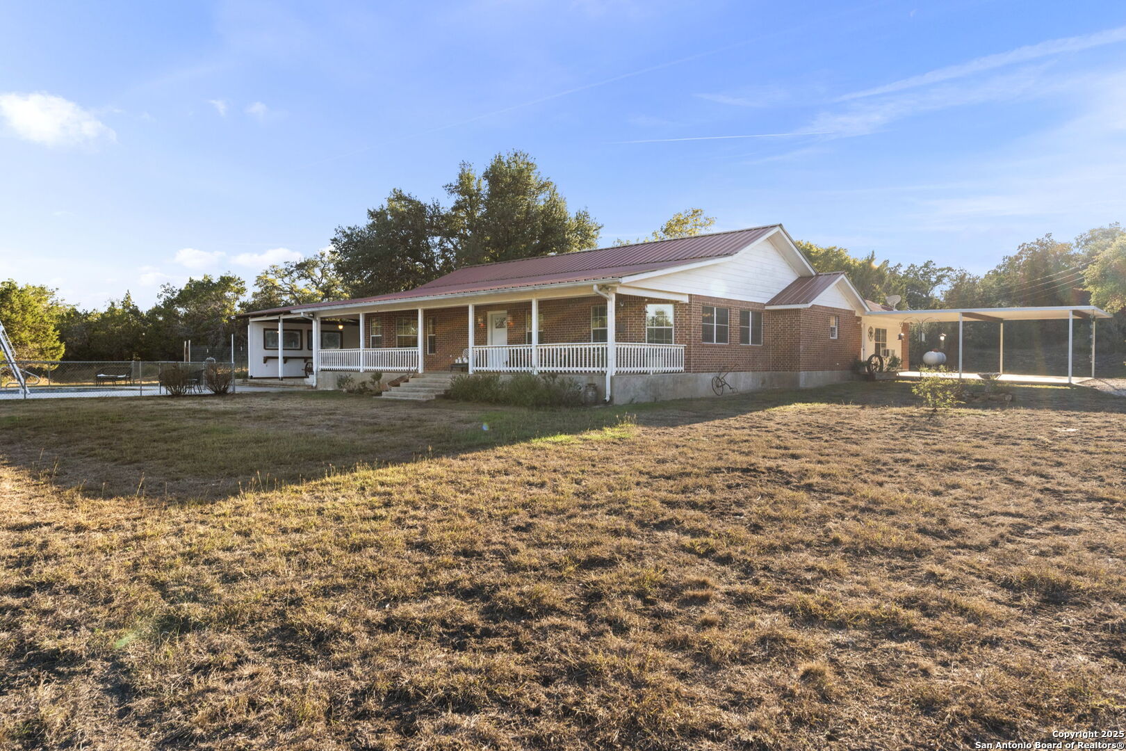 main property photo 3