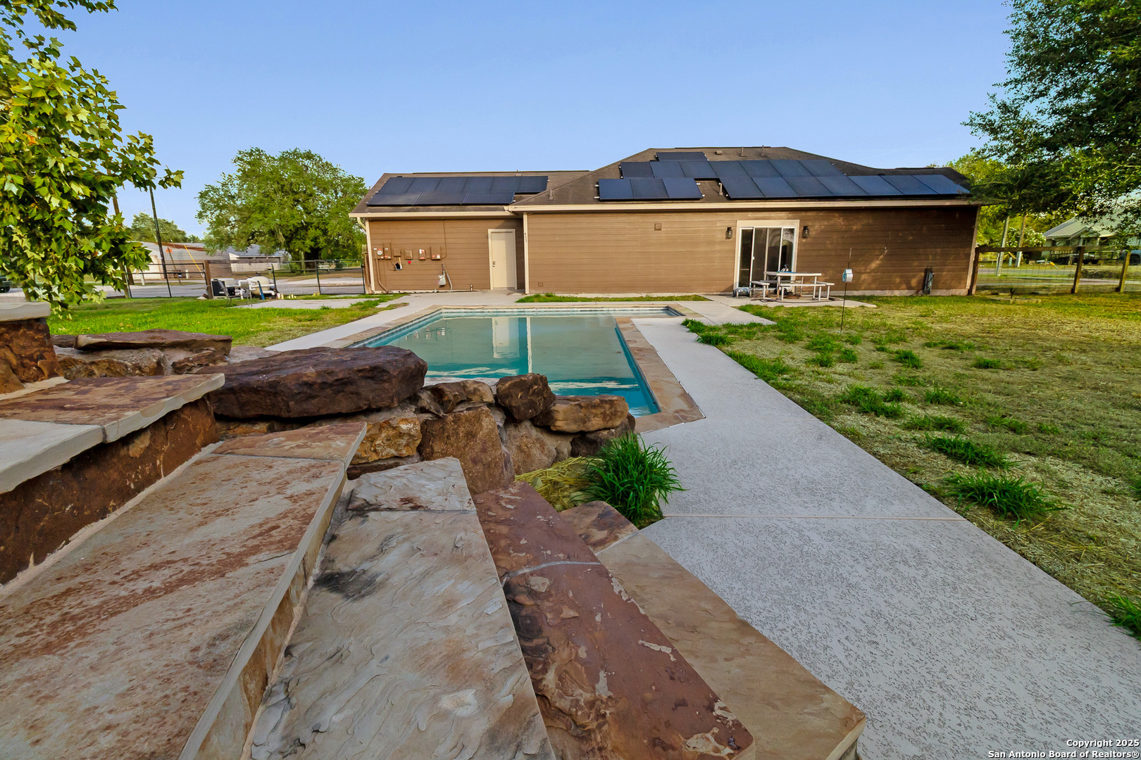 main property photo 21