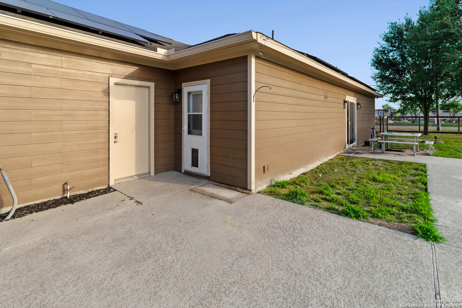 main property photo 23