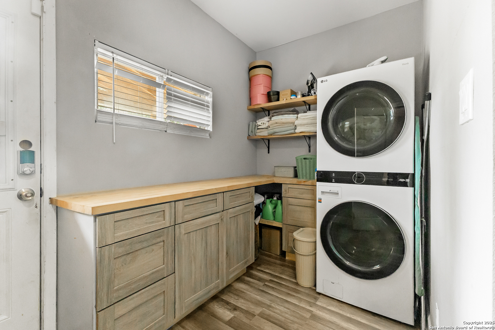 main property photo 13