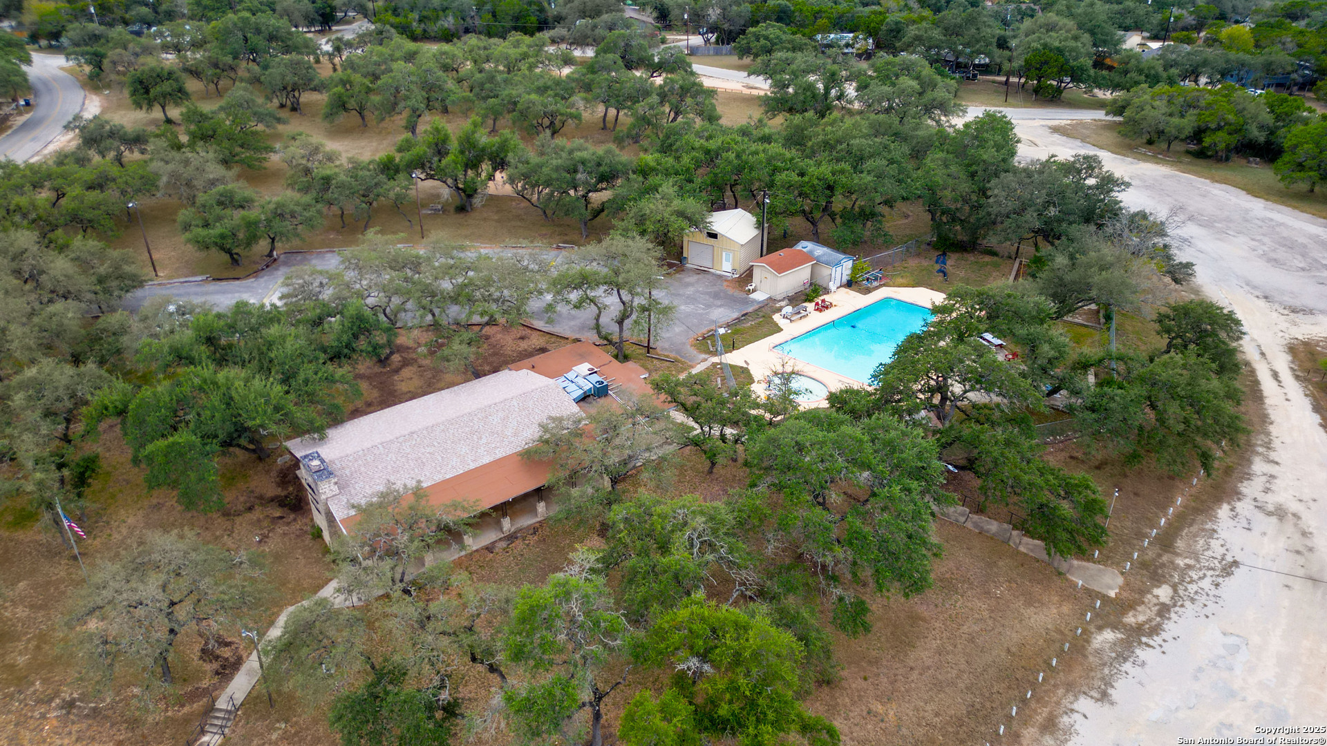 main property photo 13