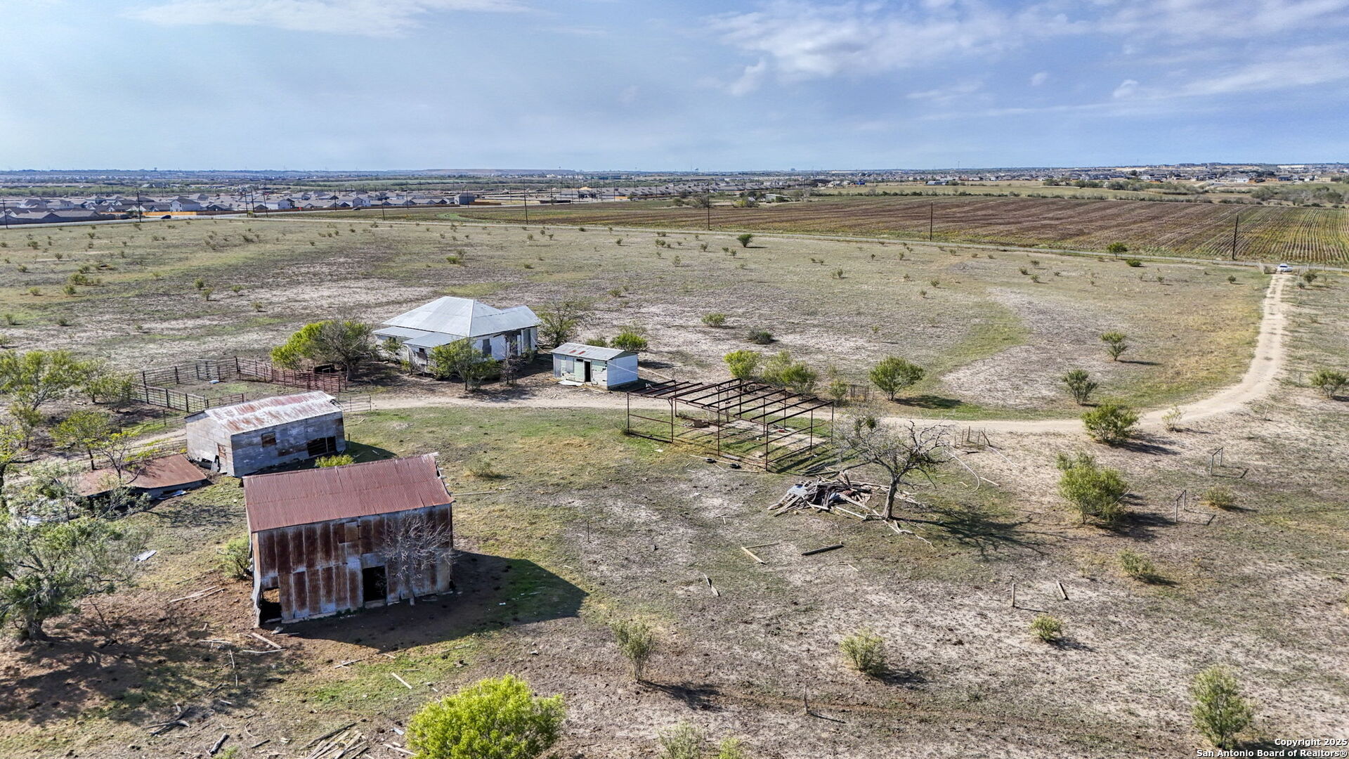 main property photo 33