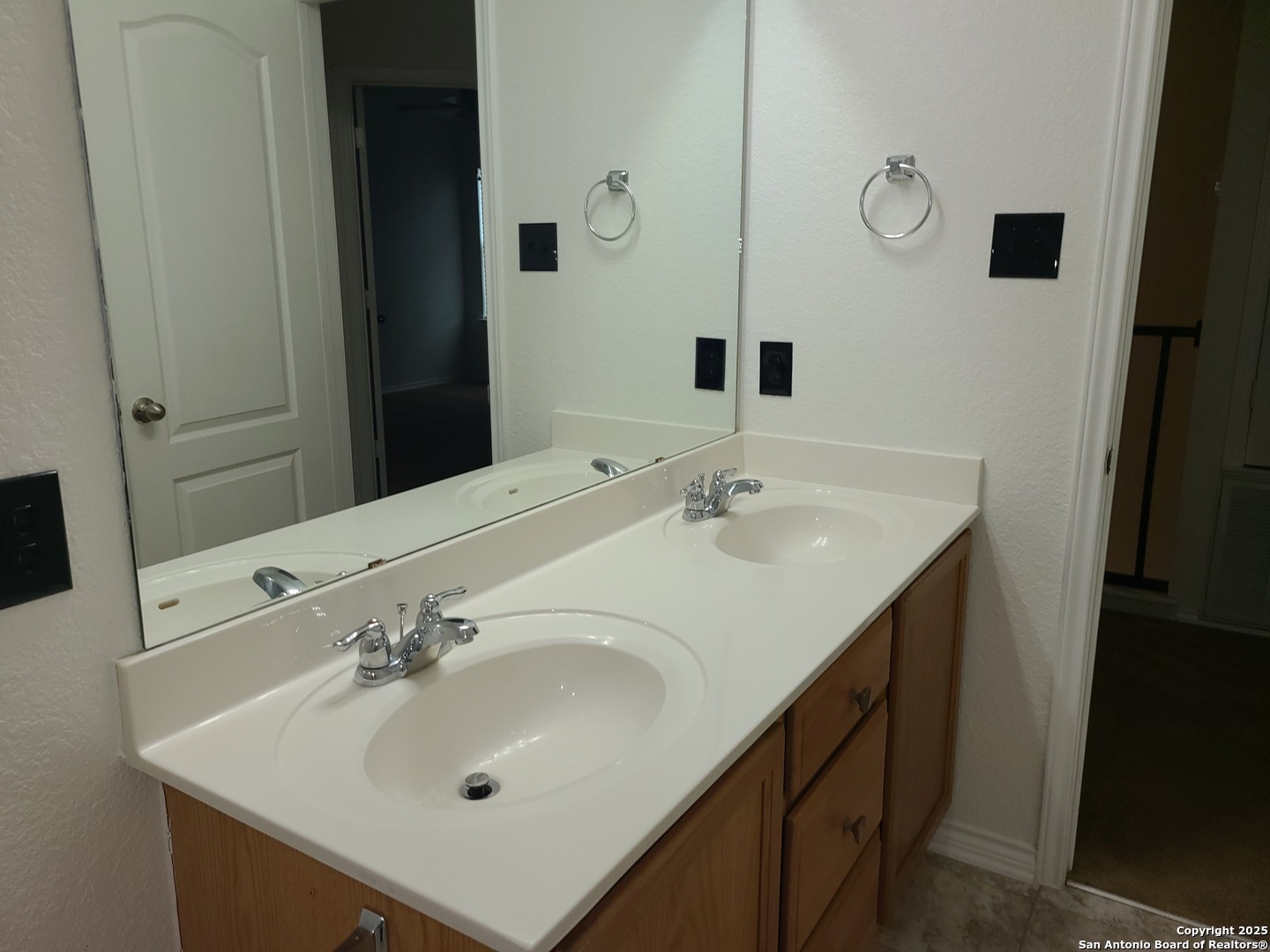 property viewer photo 18