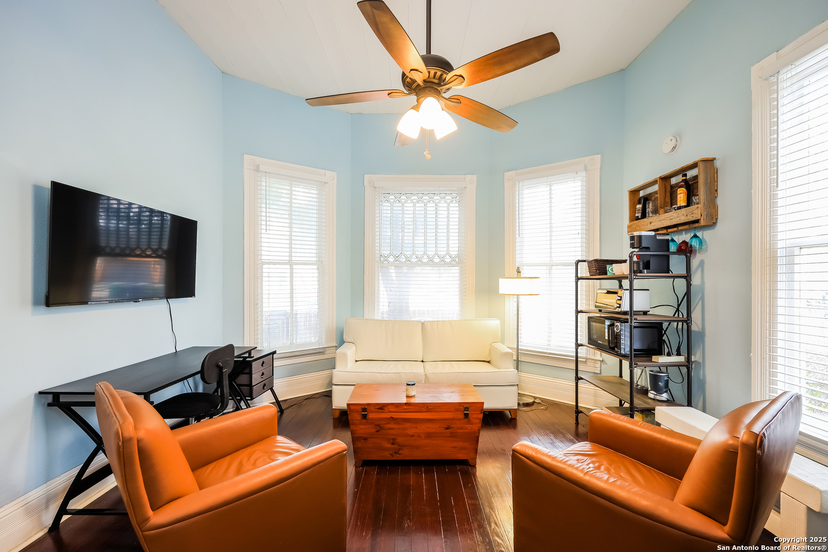 property viewer photo 3