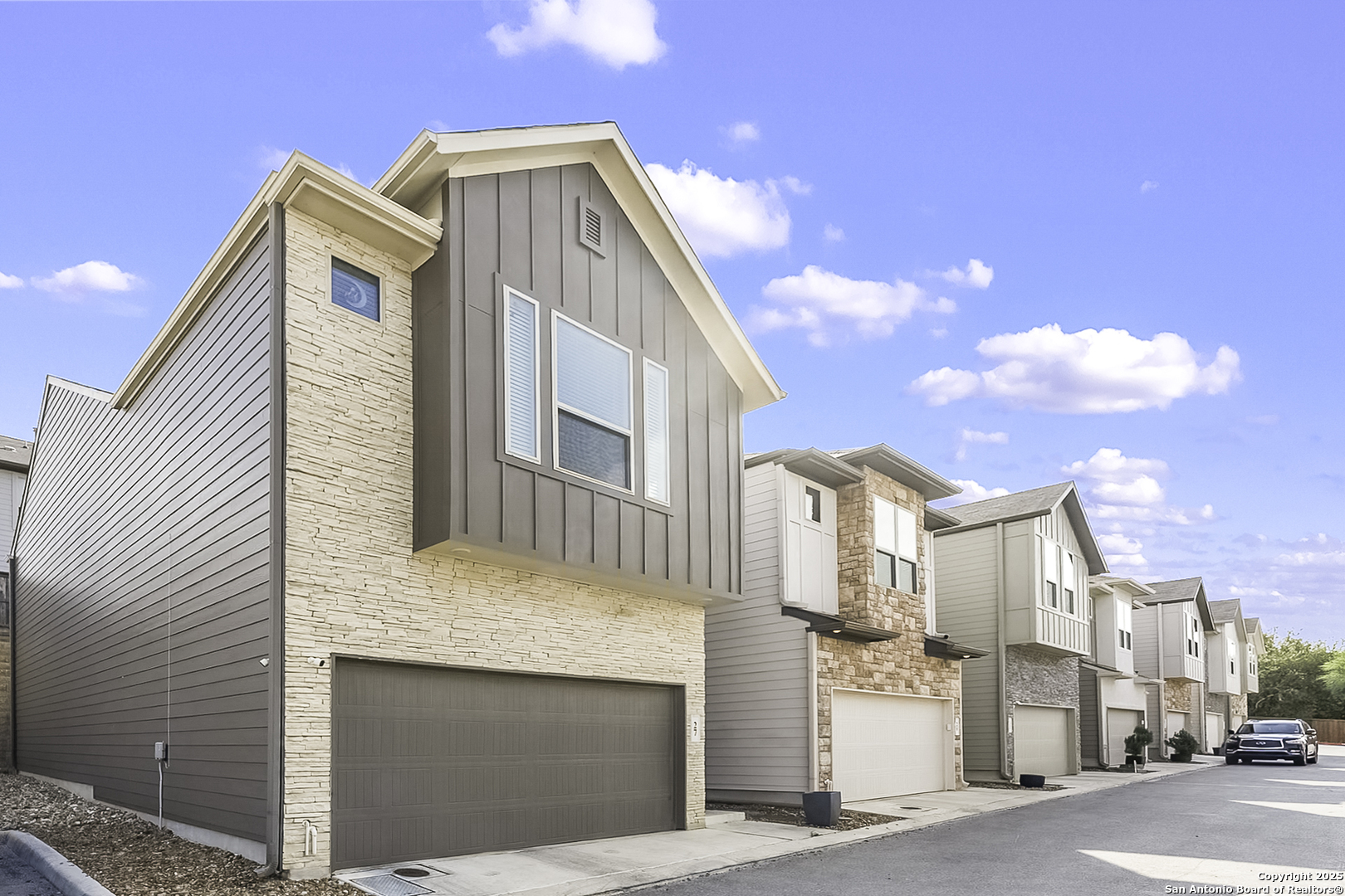 property viewer photo 2
