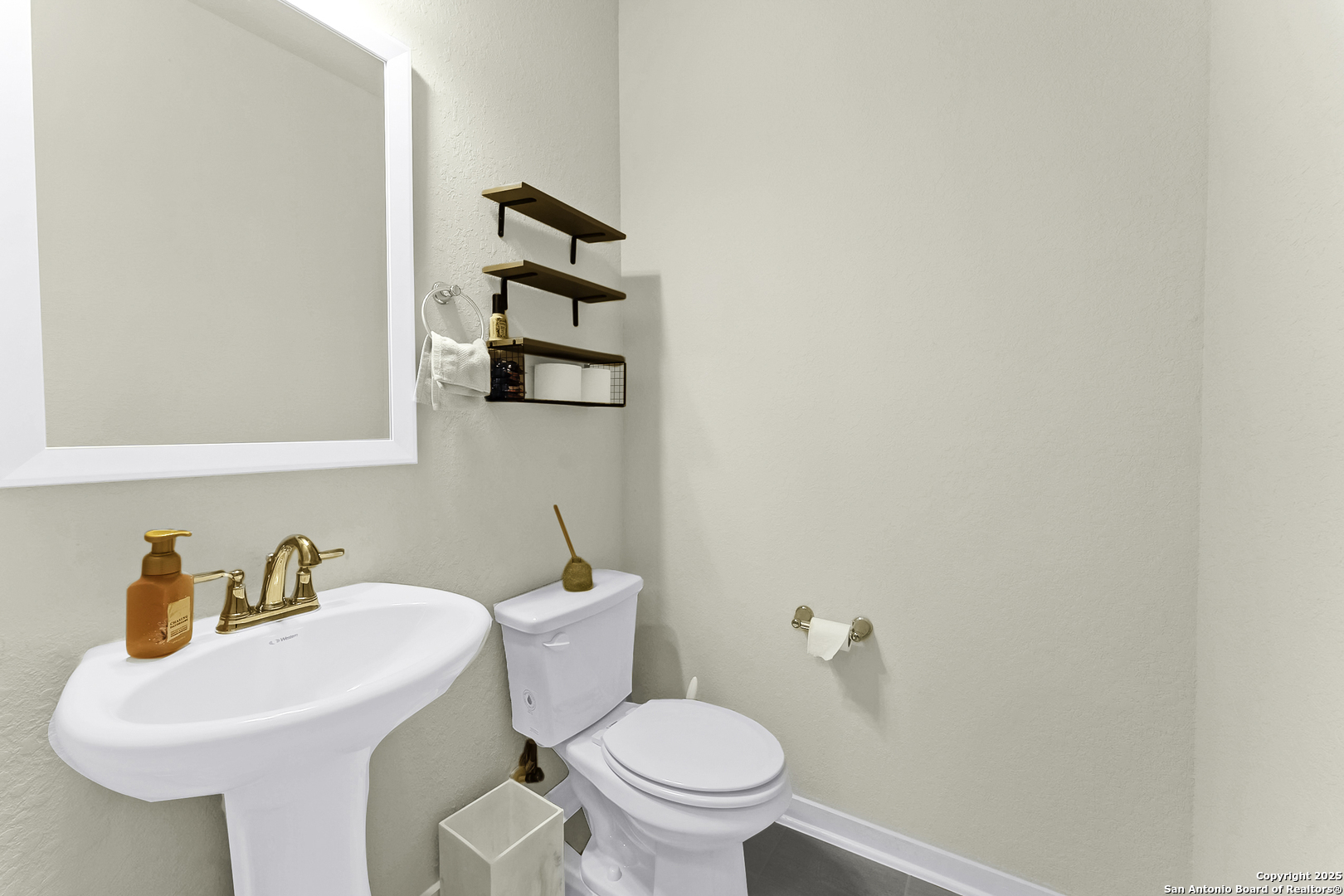 property viewer photo 20