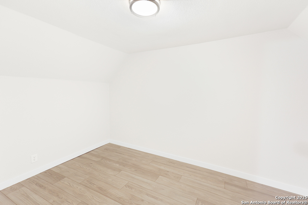 property viewer photo 19