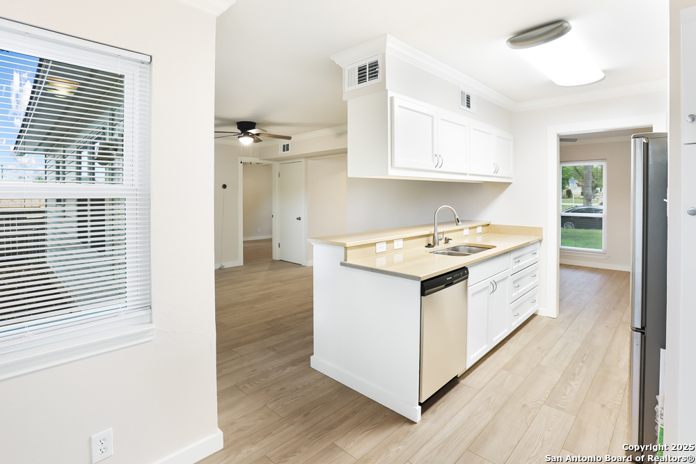 property viewer photo 7