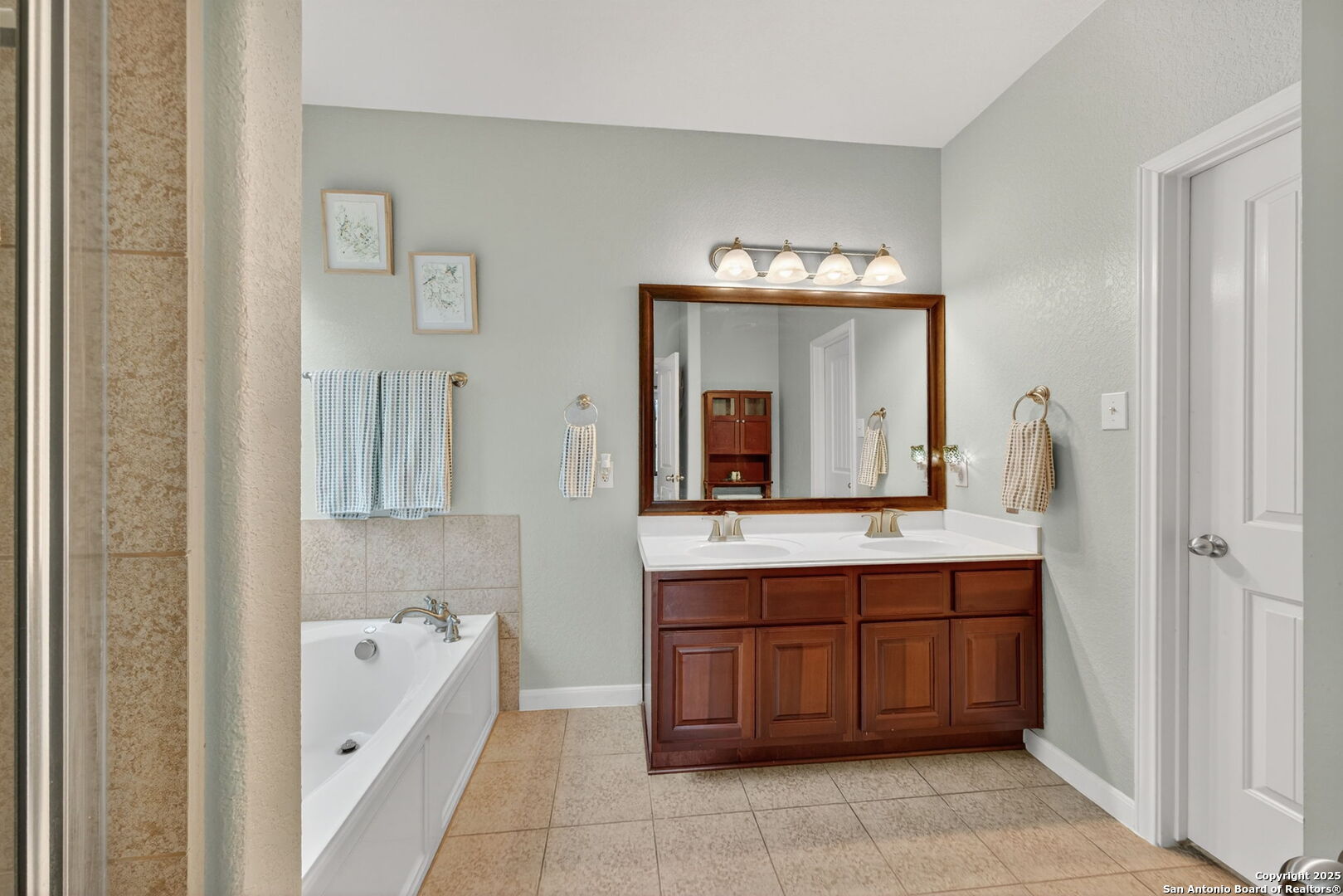 property viewer photo 22