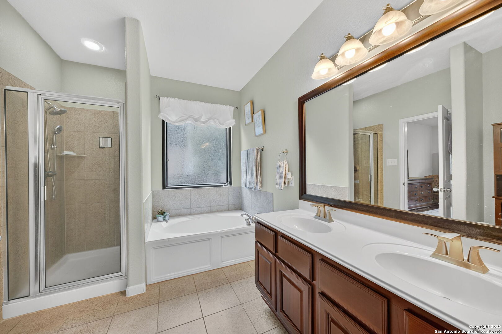 property viewer photo 23