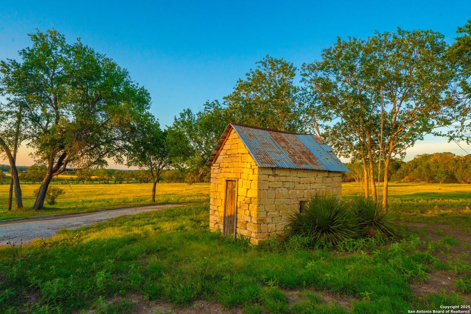 main property photo 8