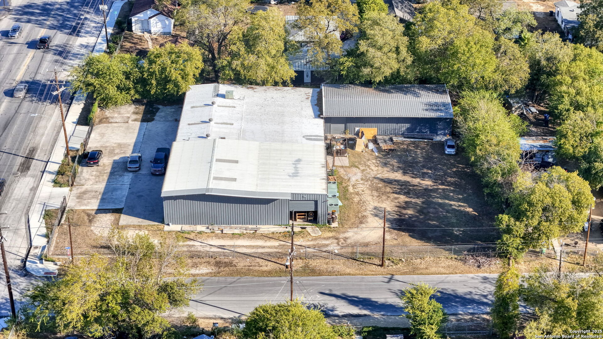 main property photo 32