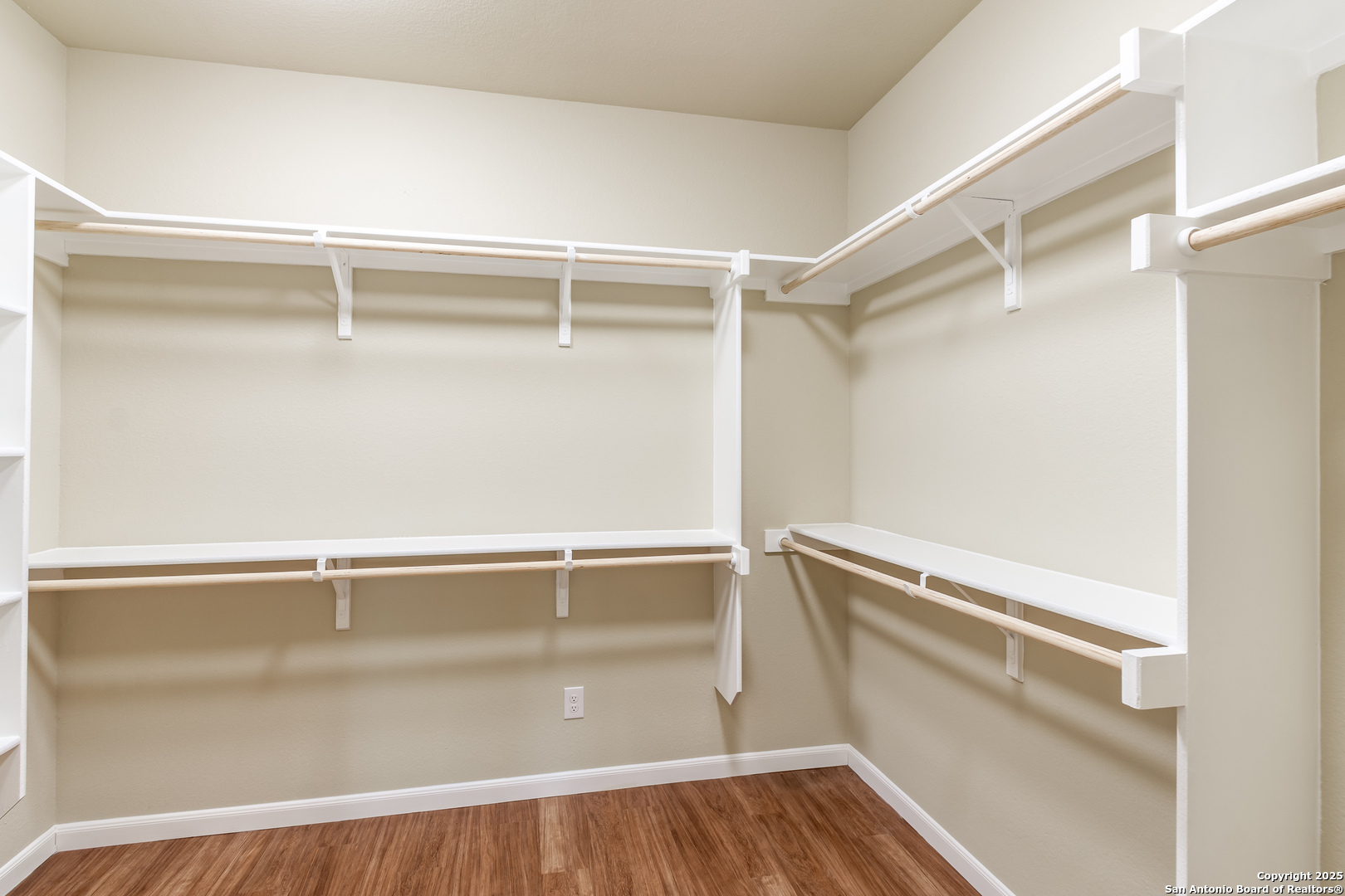 main property photo 25