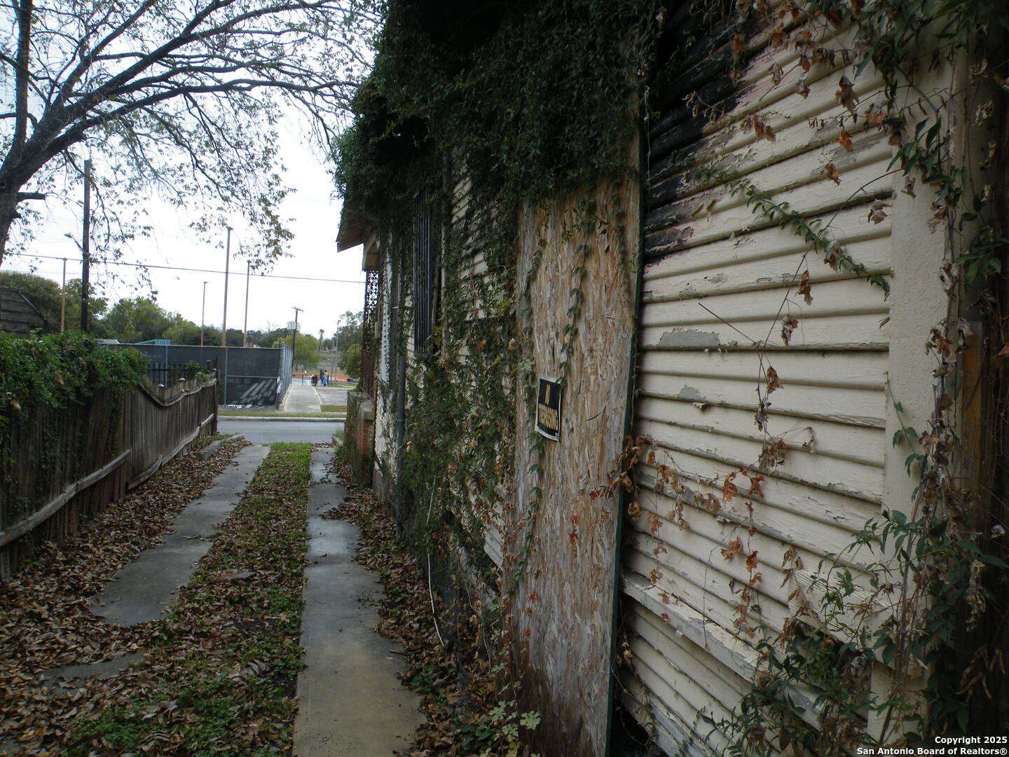 main property photo 14
