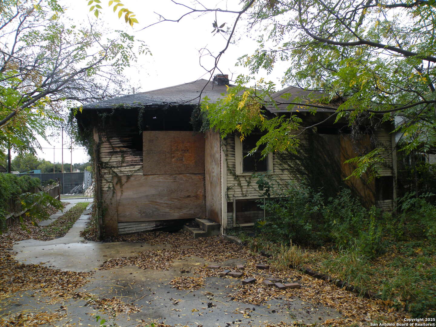 main property photo 9