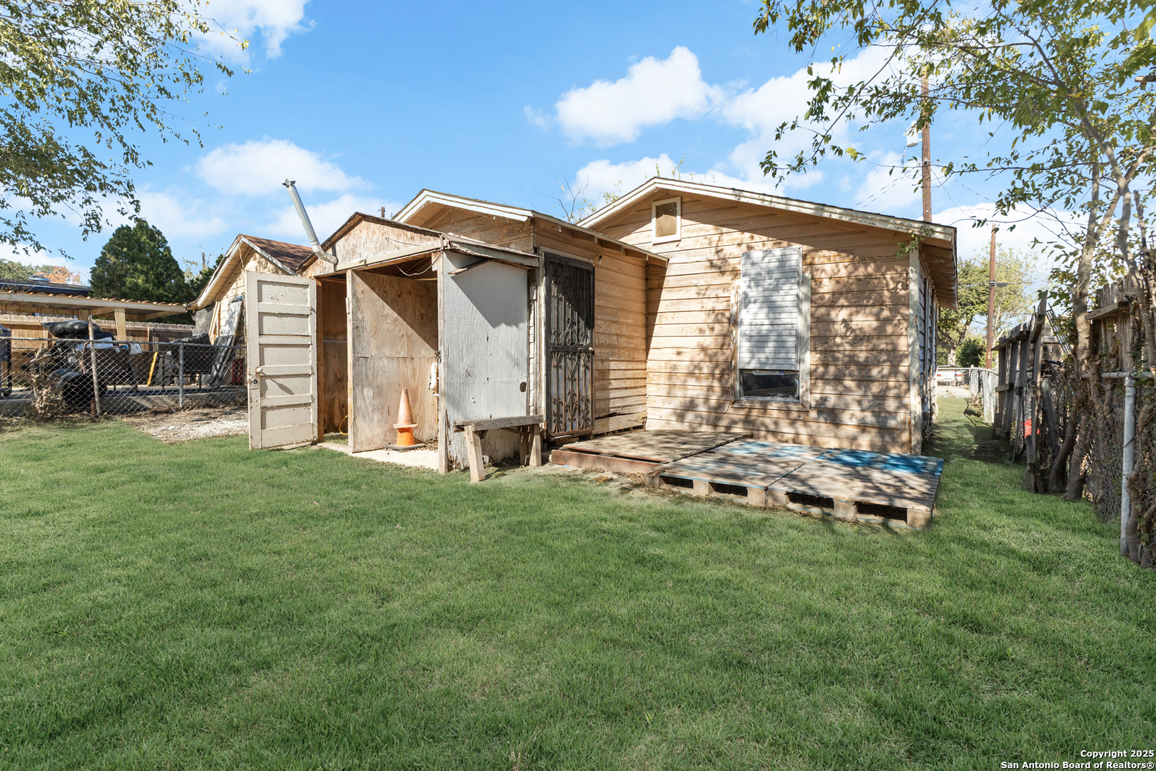 main property photo 18