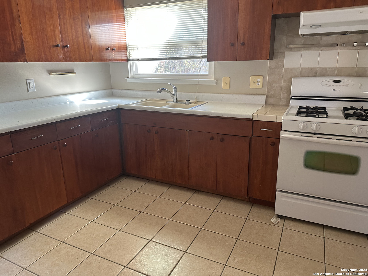 property viewer photo 9