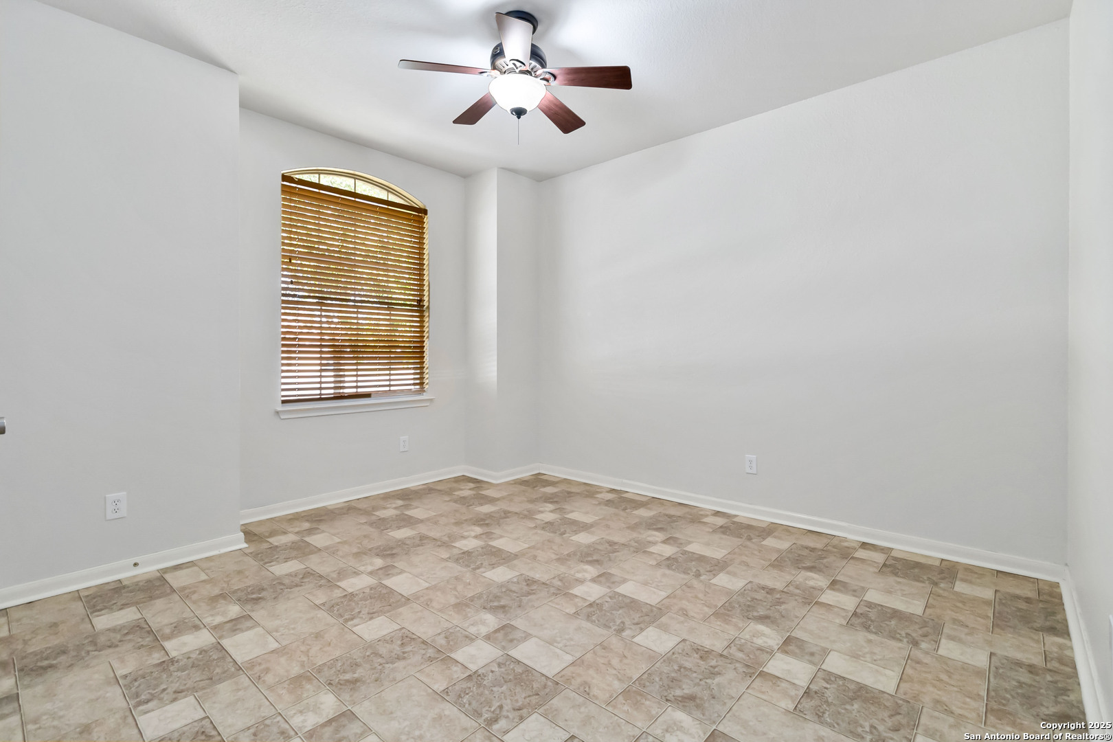 property viewer photo 15