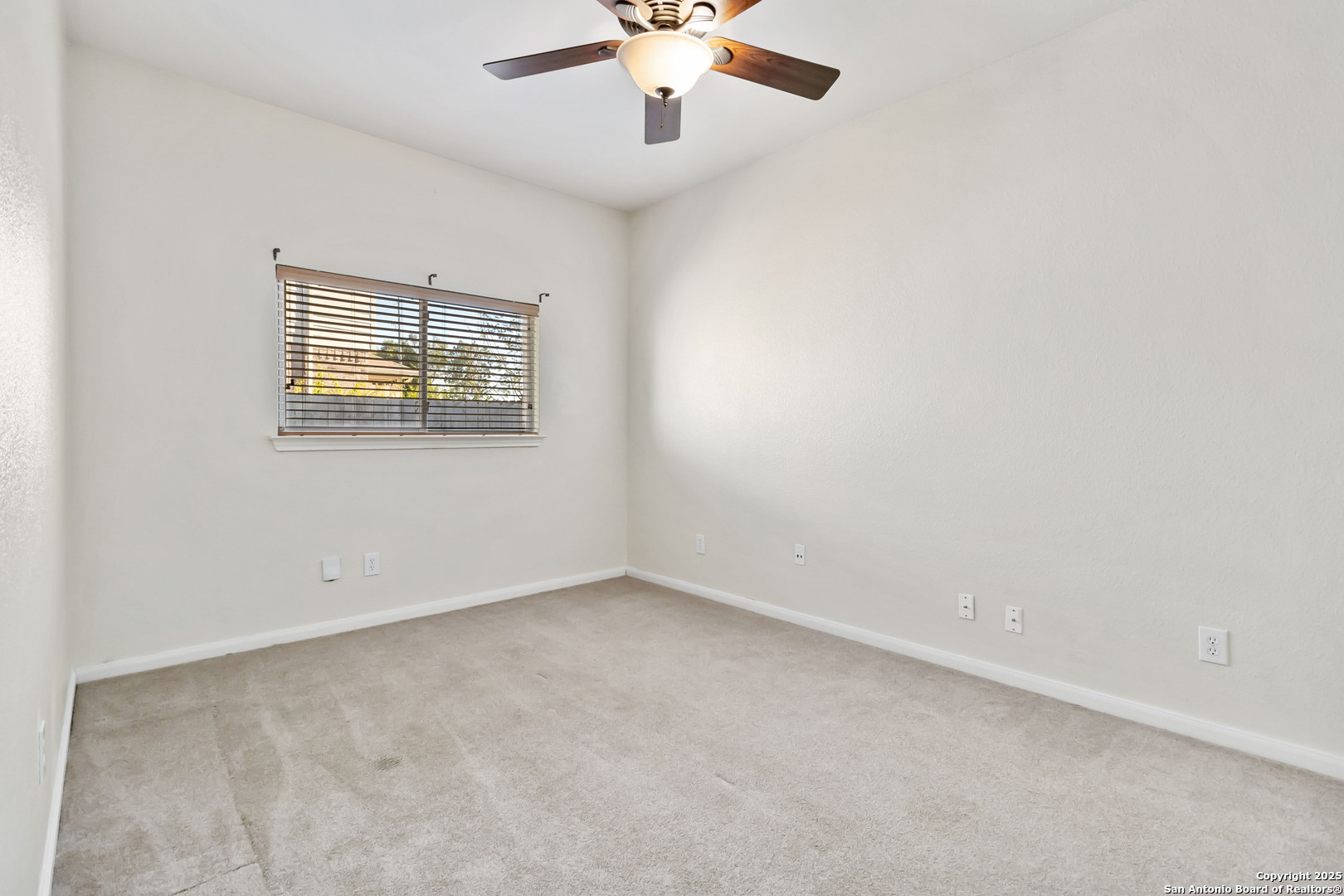 property viewer photo 18