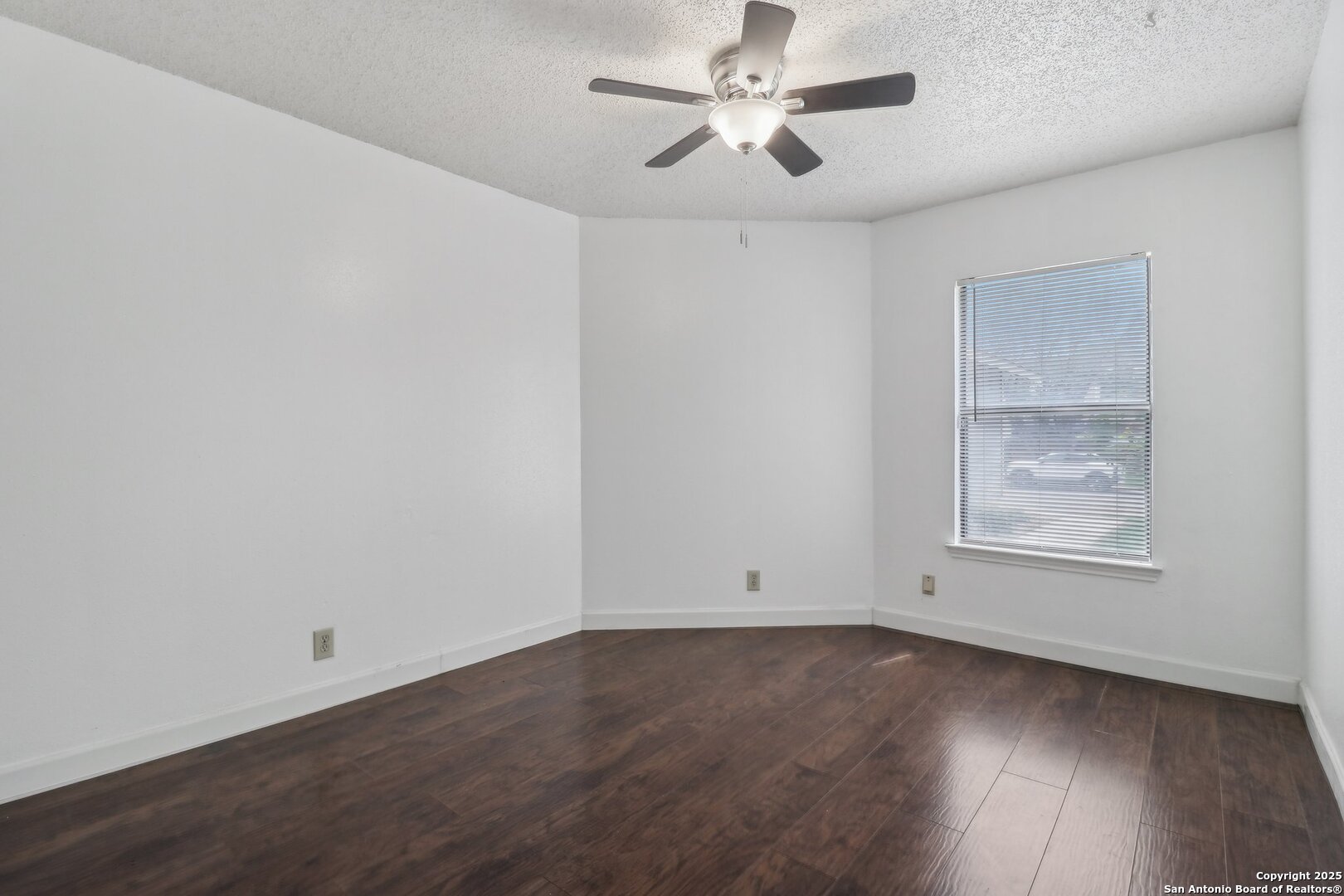 property viewer photo 13