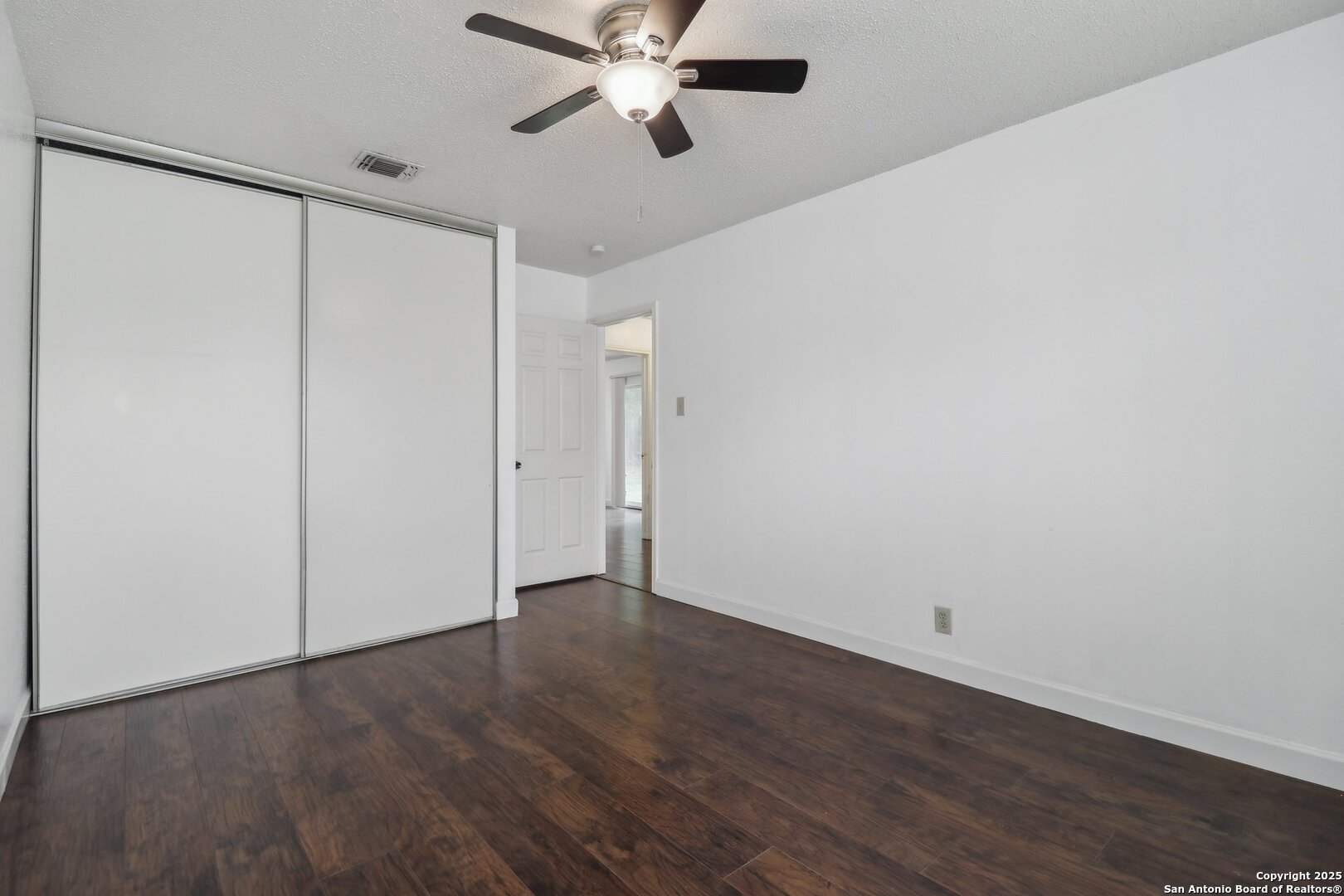 property viewer photo 16