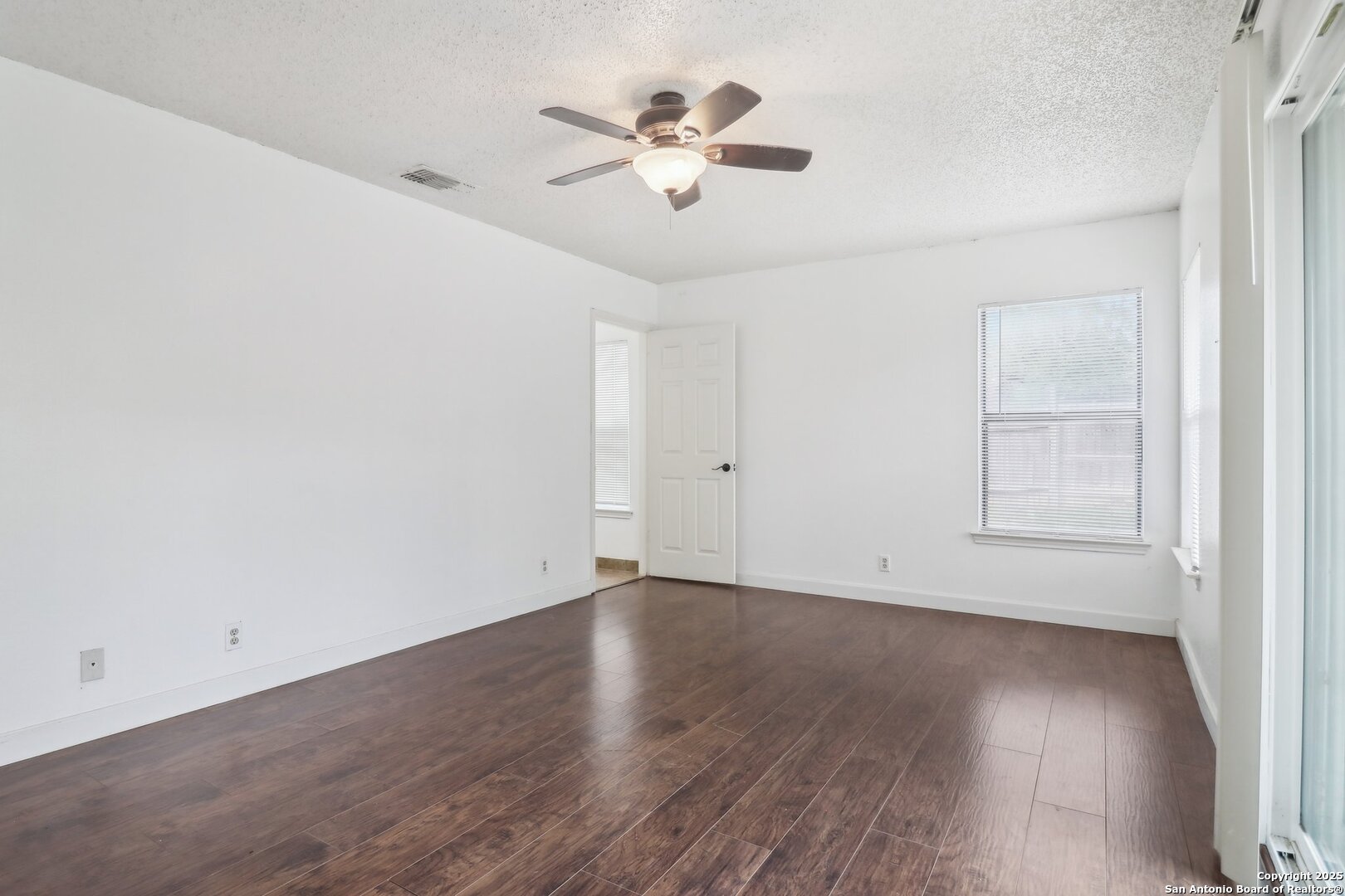 property viewer photo 17
