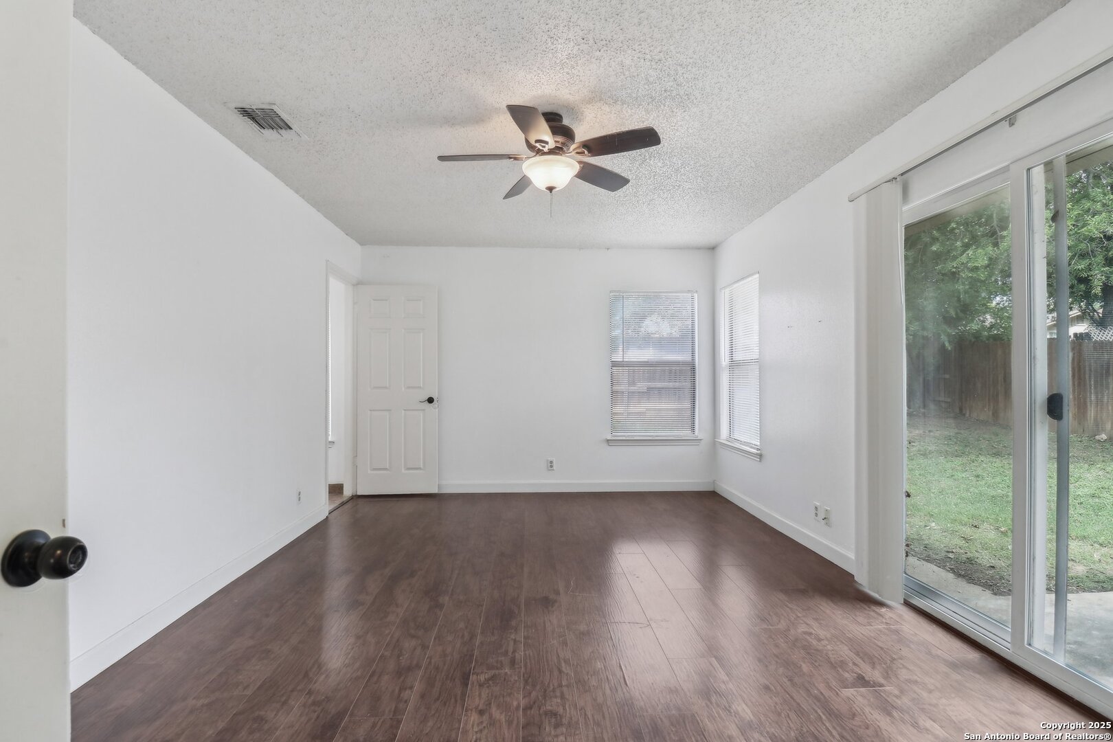 property viewer photo 18