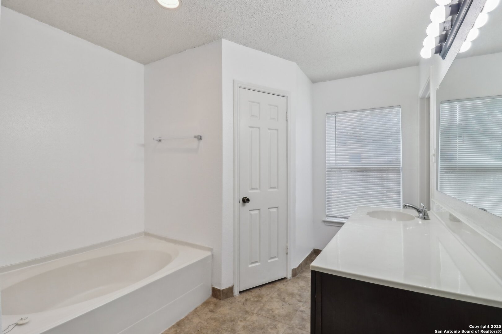 property viewer photo 20
