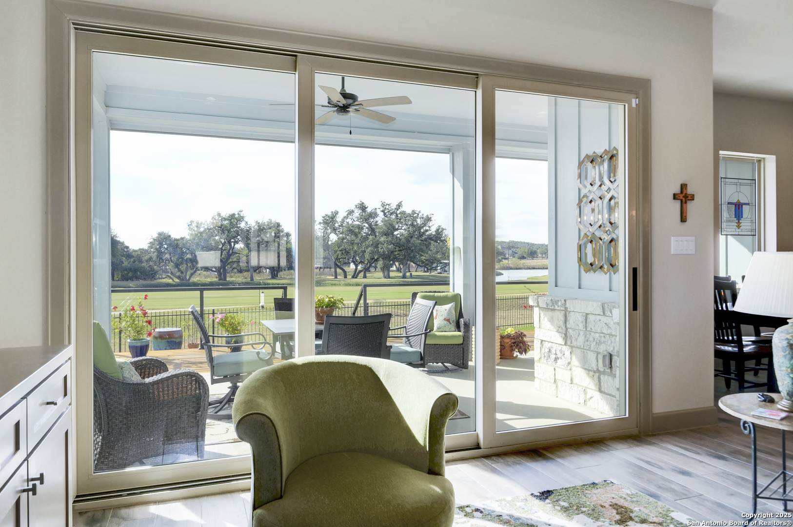 property viewer photo 1