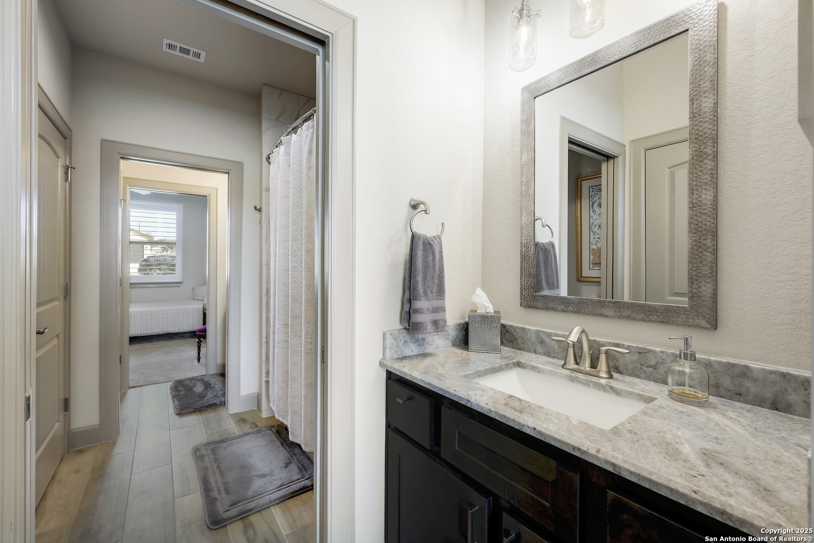 property viewer photo 10