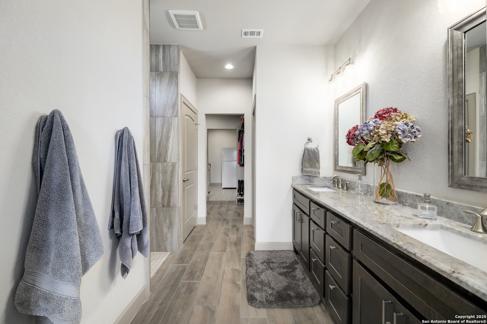 property viewer photo 7